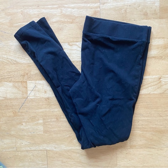 Six Piece Maternity Bundle: Tank tops, Shorts, T-Shirt, Leggings, Pajama Top - Picture 14 of 15